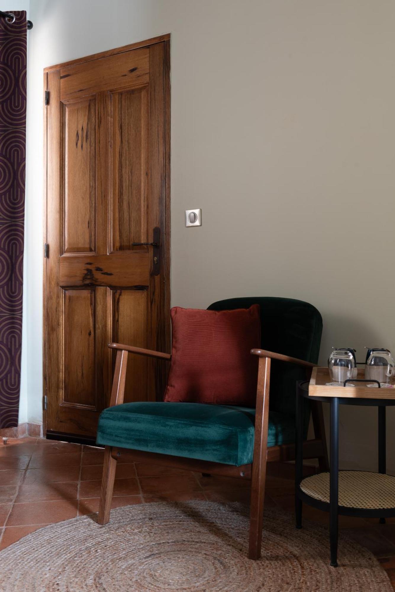 La Maison D'En Bas Des Seigneurs Cucuron Room photo