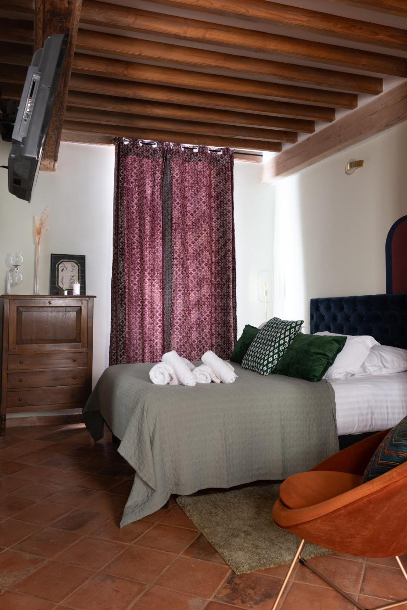 La Maison D'En Bas Des Seigneurs Cucuron Room photo